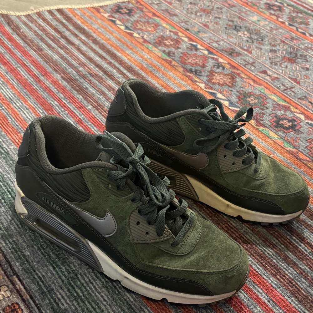 Green Nike Air Maxs
W8/M6